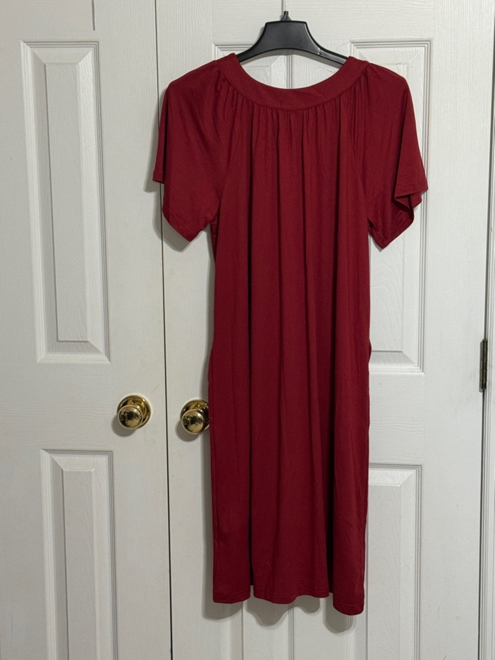 Women's Short-Sleeve Burgundy Robe with Pockets - Picture 3 of 5